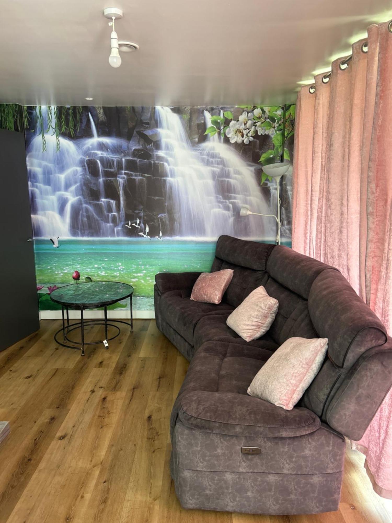 Luxurious And Spacious Apartment Croydon